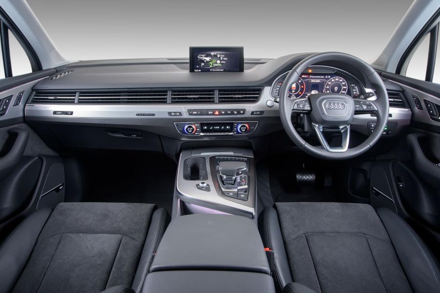 Торпедо Audi Q7 TDI Quattro (4M) 2015 года  (ZA) (фото 3 из 20)